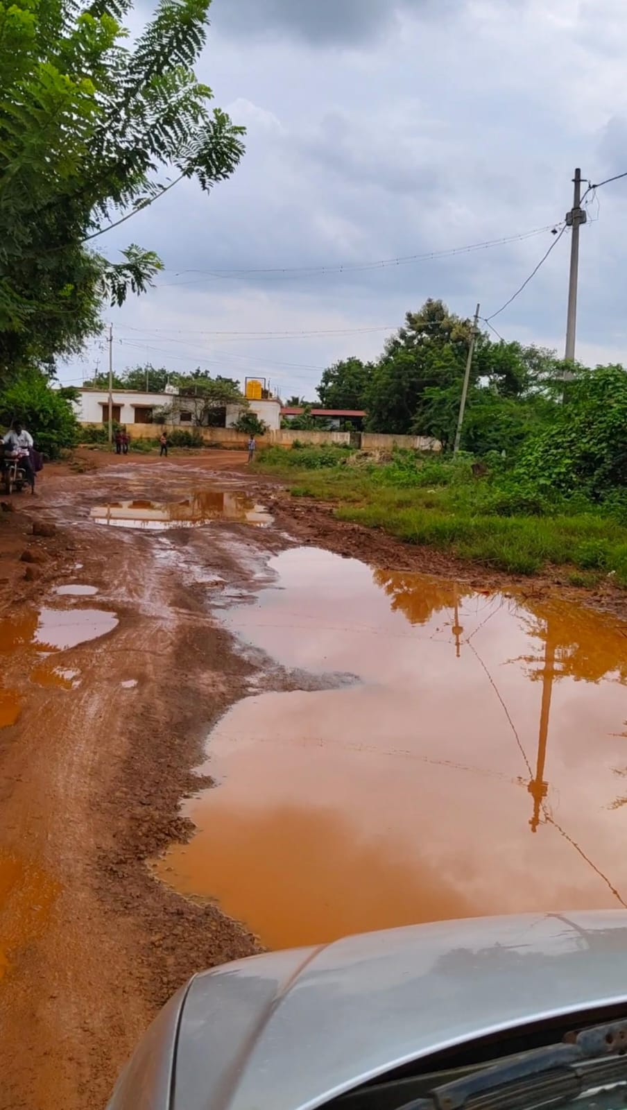 ರಸ್ತೆಯೋ? ಕೆಸರಿನ ಹಾದಿಯೋ? – ಕಮಠಾಣ ಗ್ರಾಮಸ್ಥರ ಆಕ್ರೋಶ