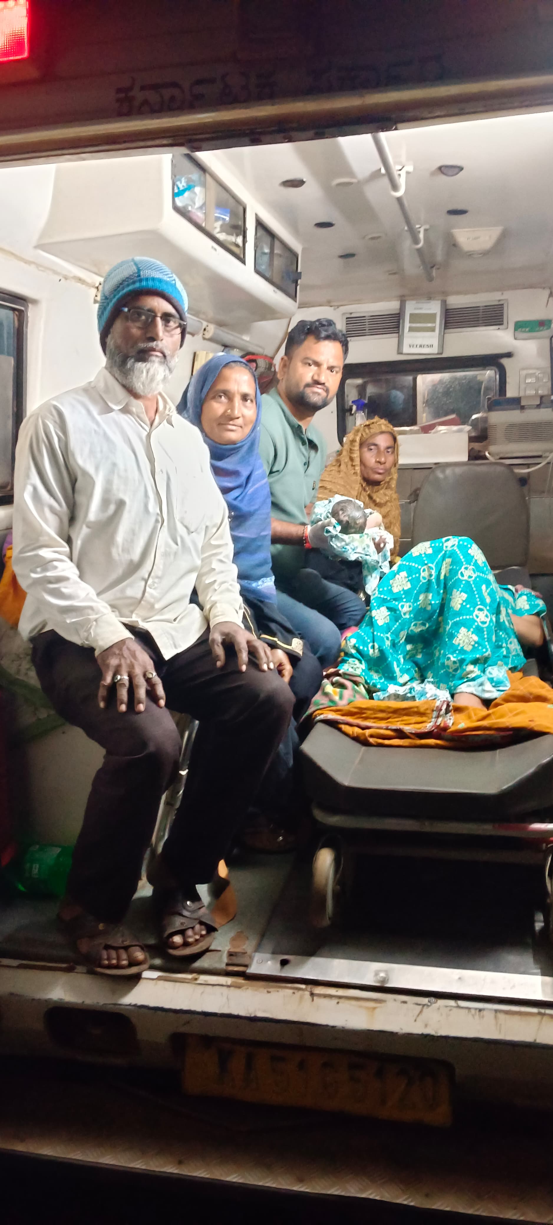 ಮಾರ್ಗಮಧ್ಯೆಯೇ ಹೆರಿಗೆ: ತಾಯಿ-ಮಗು ಆರೋಗ್ಯ ಹಳ್ಳಿಖೇಡ್ (ಬಿ):